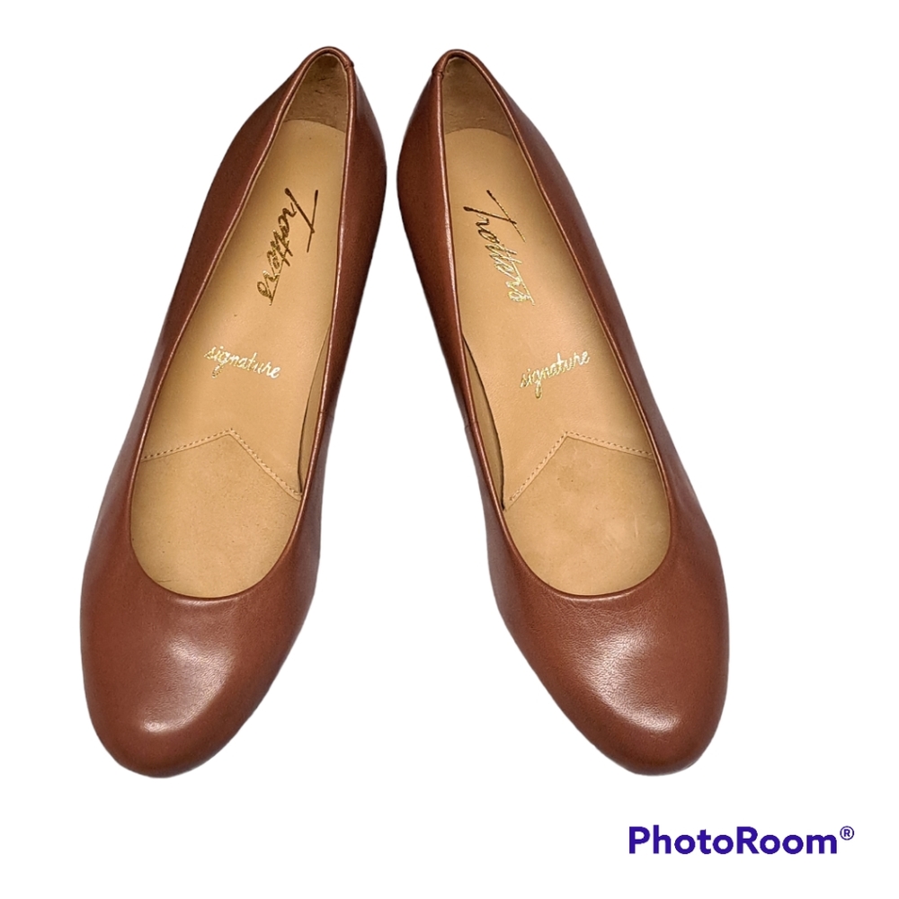 NWOT Trotters Shoes